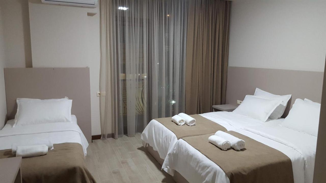Hotel Tesa โกนิโอ ภายนอก รูปภาพ