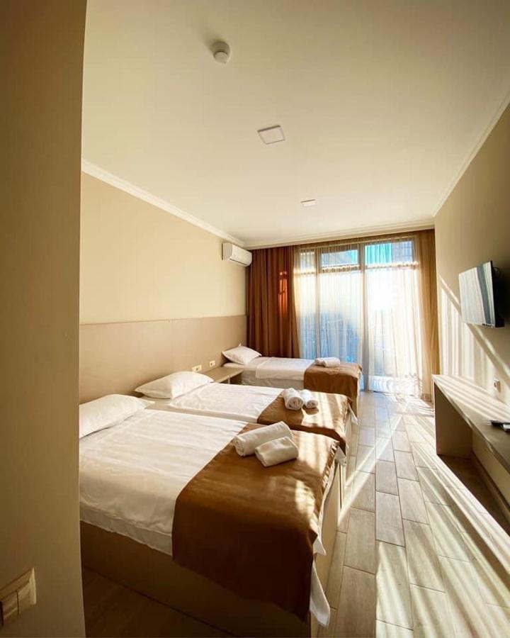 Hotel Tesa โกนิโอ ภายนอก รูปภาพ