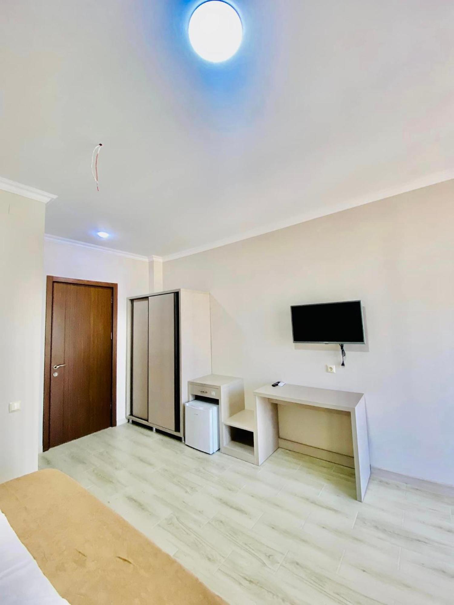 Hotel Tesa โกนิโอ ภายนอก รูปภาพ