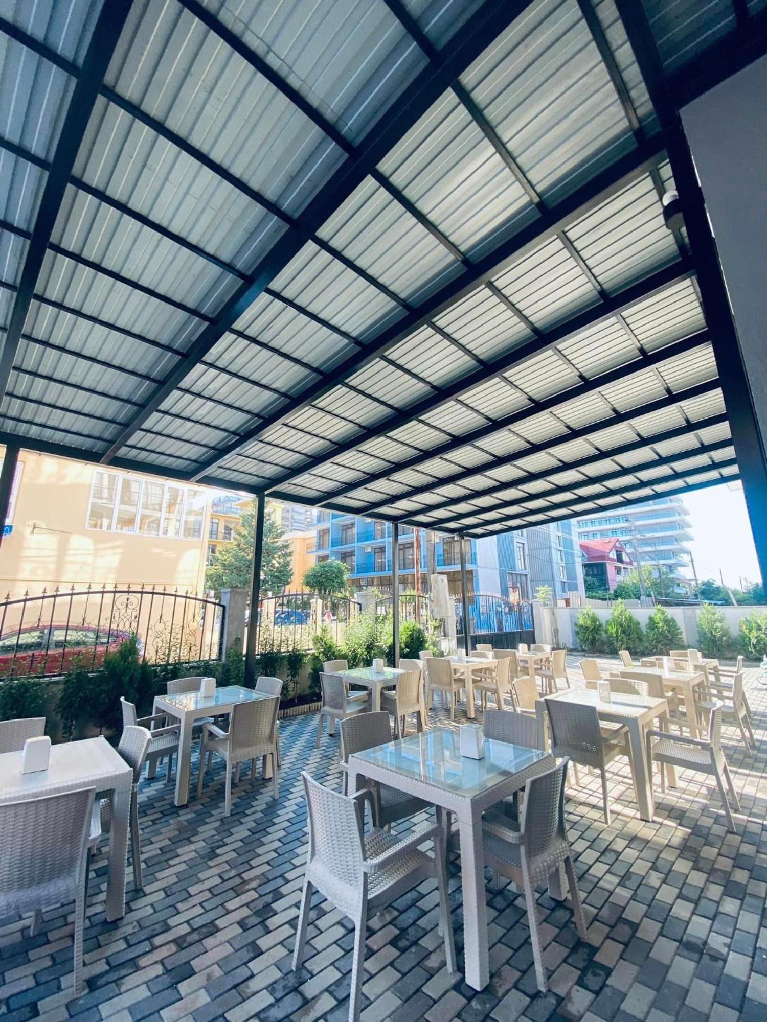 Hotel Tesa โกนิโอ ภายนอก รูปภาพ