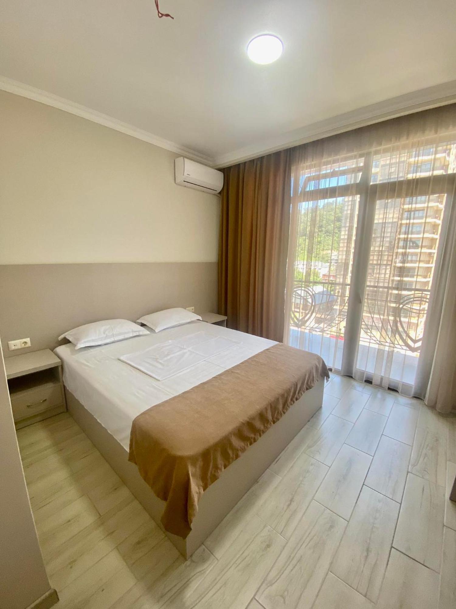 Hotel Tesa โกนิโอ ภายนอก รูปภาพ